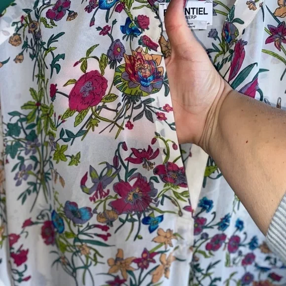 Essentiel antwerp Size 40 ladies floral semi sheer top